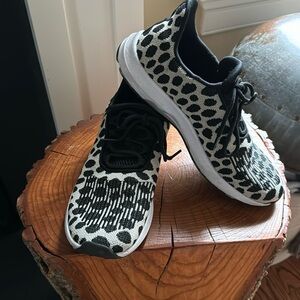 Sneakers size 9 poke-a-dot